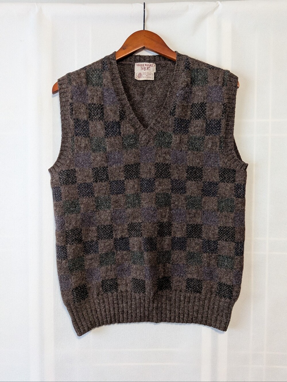 Vintage Woodward Men's Shop sweater made Hong Kong From 100% British wool Size M